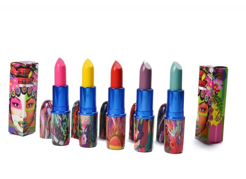 Tên màu son từ trái qua phải: DDDevilish, Gold XIXI, Vermillion Vee, Plum Princess, Cloud Gait