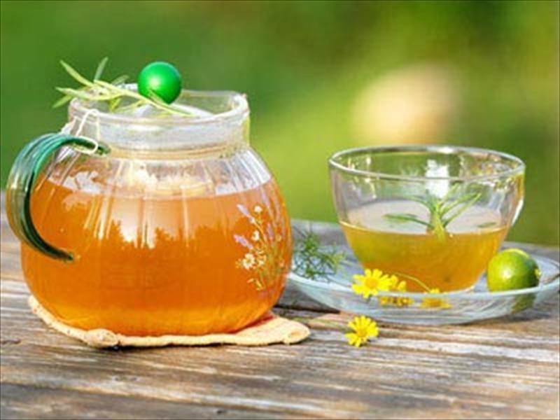 Mật ong và nước đào nguyên chất