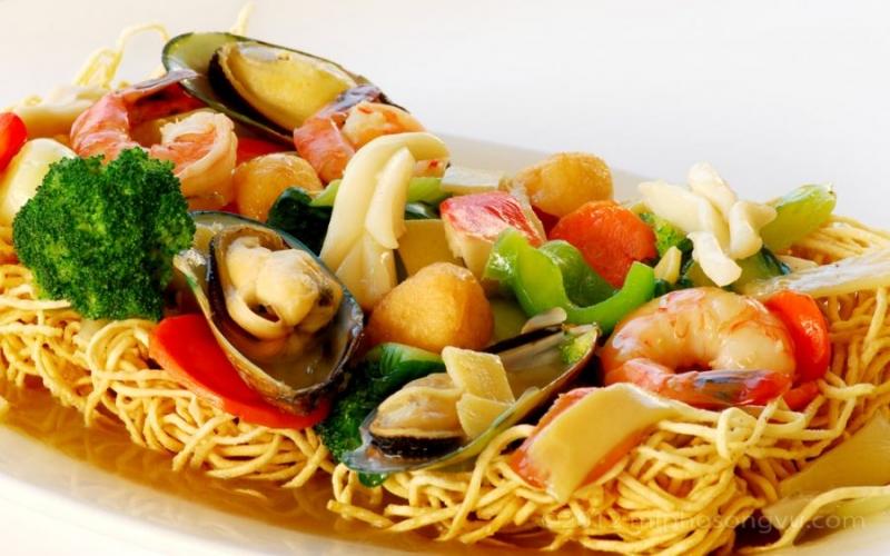 Mì xào giòn hải sản