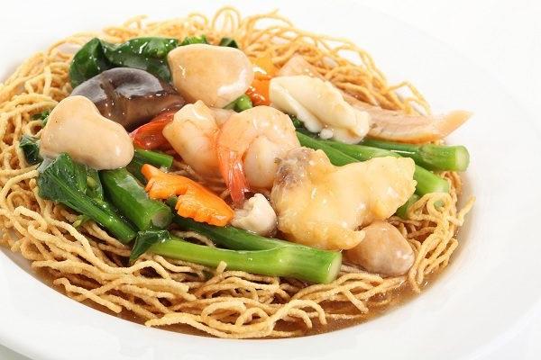 Mì xào giòn hải sản