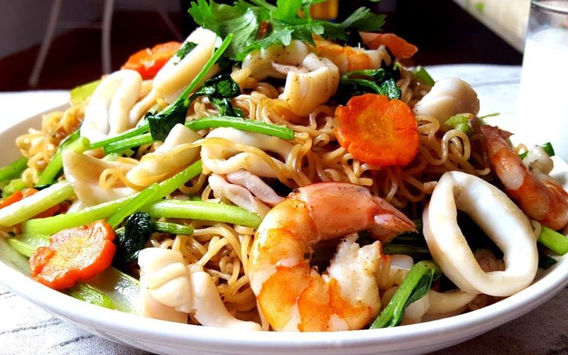 Mì xào thập cẩm