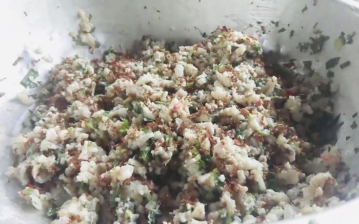 Món gỏi kiến bóp chua