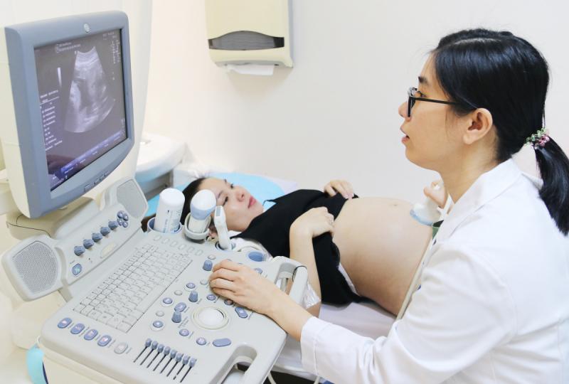 Sẩy thai, không có phôi thai (trứng trống) hoặc mang thai ngoài tử cung có thể khiến mức độ hCG thấp và trở thành dấu hiệu thai yếu rất nguy hiểm.