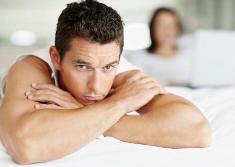 Khi yếu trong chuyện ấy, bạn hãy gặp bác sĩ hoặc các chuyên gia để họ khám và tư vấn nhé
