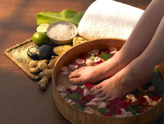 Ngâm chân trước khi ngủ