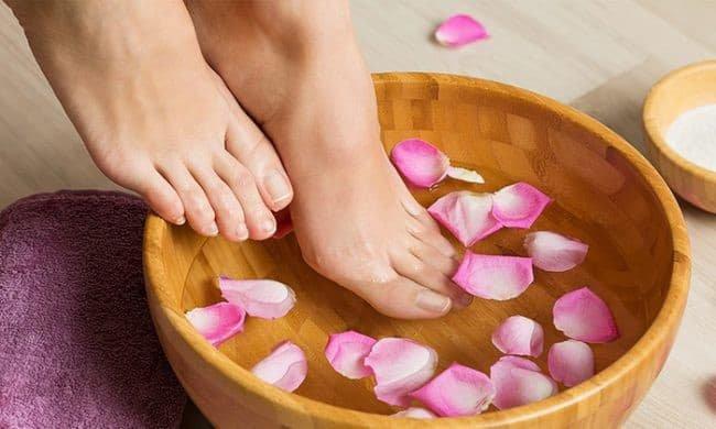 Ngâm chân nước nóng