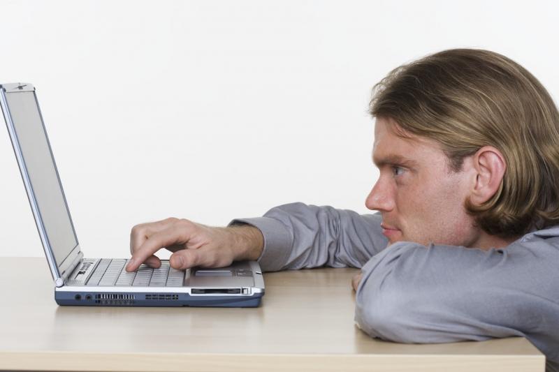 Ngồi quá lâu sẽ làm gia tăng nguy cơ mắc bệnh trĩ