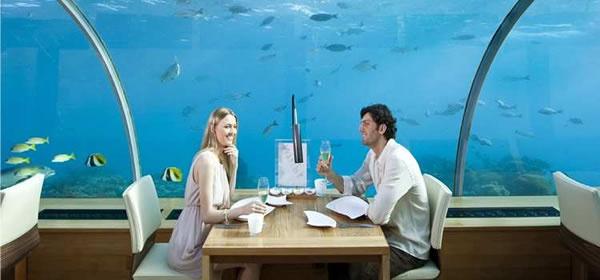 Nhà hàng dưới biển Ithaa ở Maldives