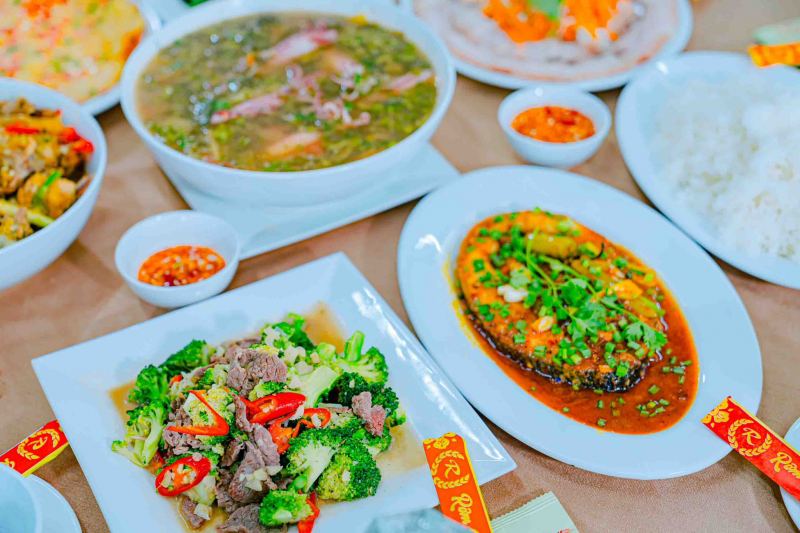 Nhà hàng Rơm QB