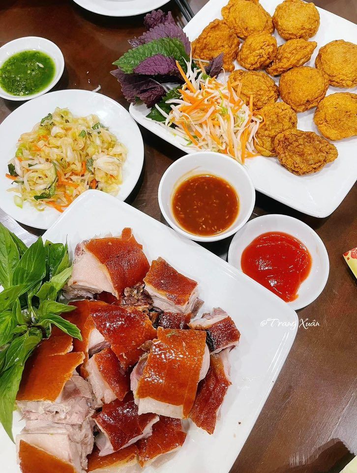 Nhà hàng Rơm QB