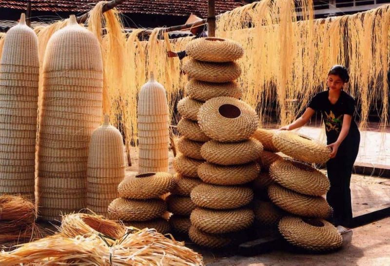 ﻿﻿Đồ mỹ nghệ được làm từ cói là một trong những đặc sản Ninh Bình làm quà giúp lưu giữ kỷ niệm trong chuyến du lịch Ninh Bình được rất nhiều du khách lựa chọn.