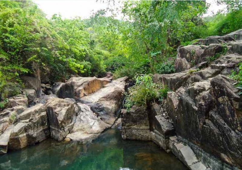 Suối Tiên ở Núi Dinh