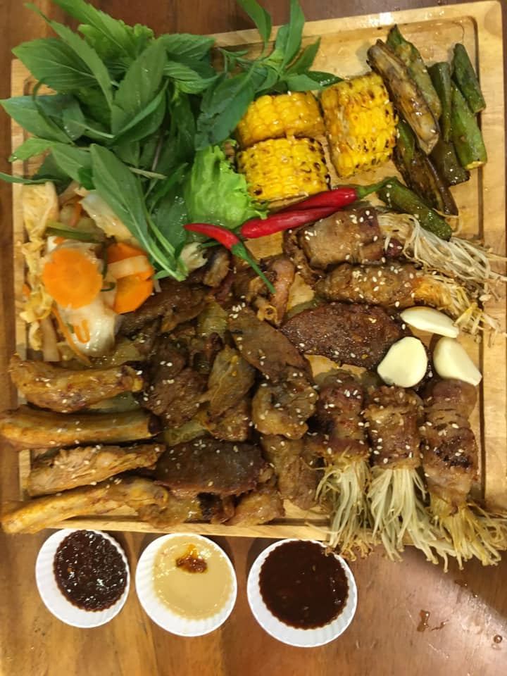 Gà quay chín vàng hấp dẫn