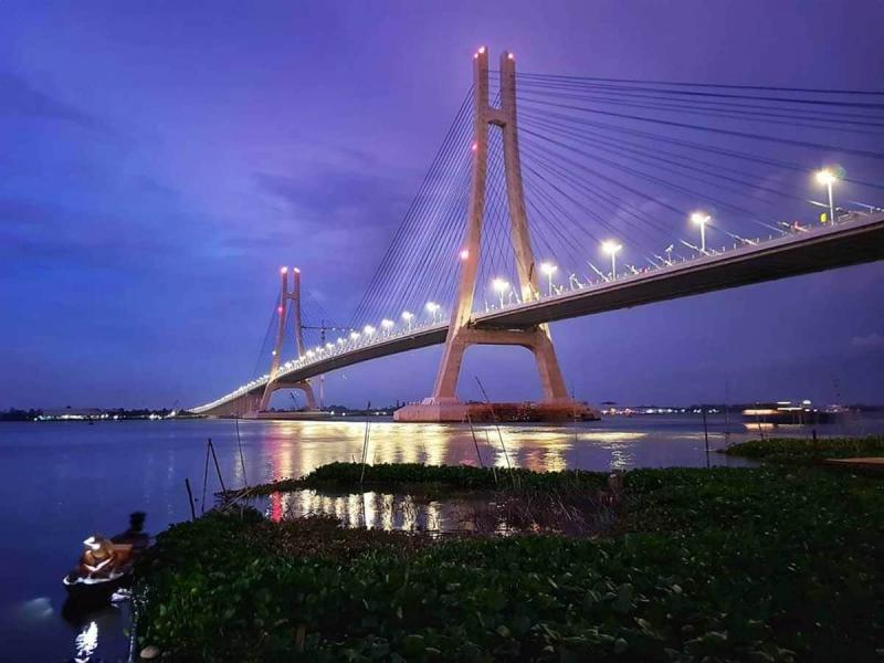 Cầu Vàm Cống, qua cây cầu này để đến TP. Long Xuyên sau đó là TP. Châu Đốc