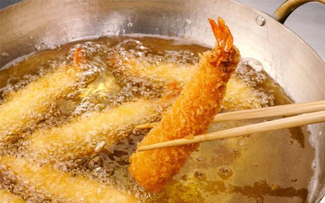 Sai lầm khi nấu ăn: sử dụng dầu đậu nành để chiên rán