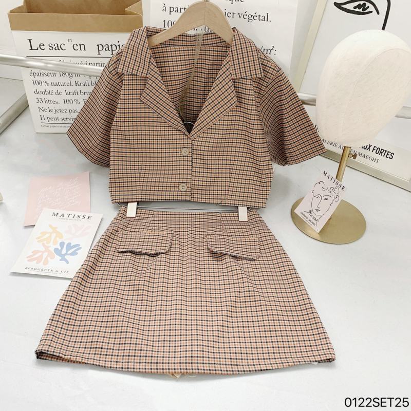 Set vest trẻ trung croptop tay ngắn phối chân váy caro kem THOCA HOUSE chuẩn form