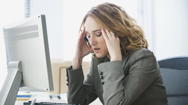Ngồi quá lâu trước màn hình vi tính sẽ làm tổn hại cho sức khỏe của bạn