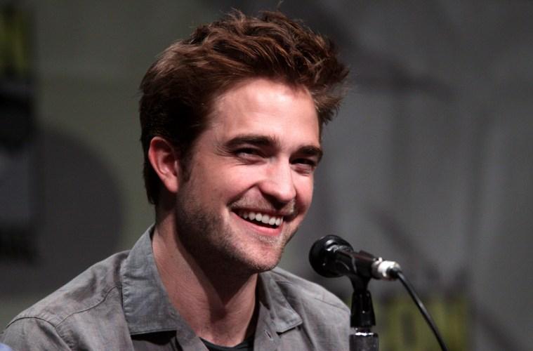 Ca hát cũng là tài lẻ của Robert Pattinson