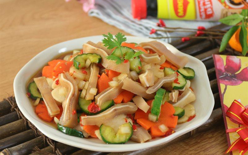 Tai heo ngâm tương chua ngọt