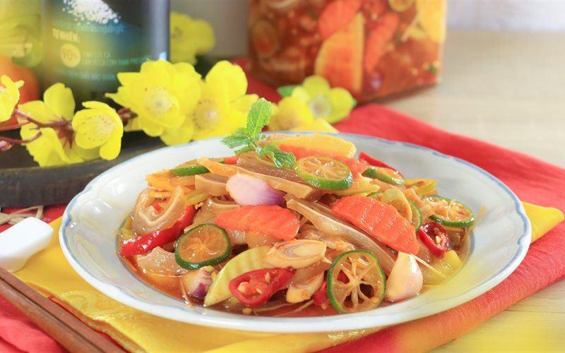 Tai heo ngâm sả tắc