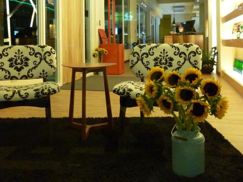 Tavern L Hostel