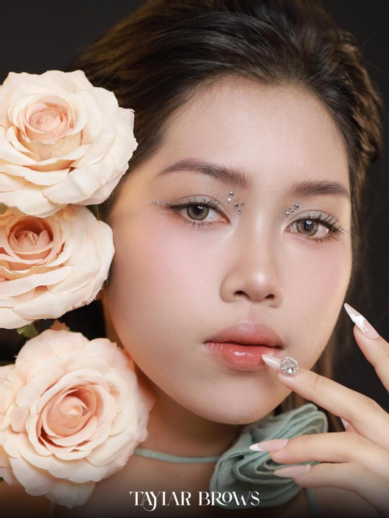 Taylar Nguyen - Beauty & Academy
