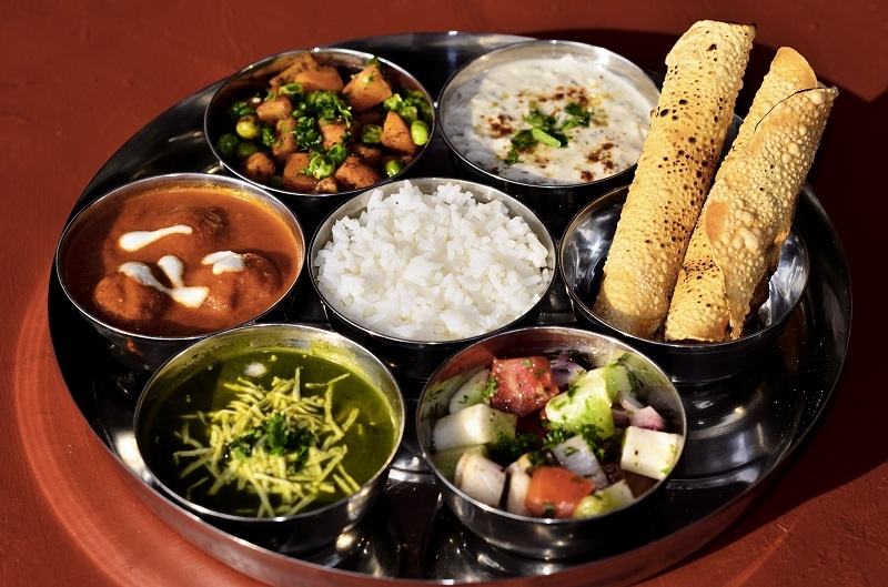 Món Thali có nhiều màu sắc bắt mắt