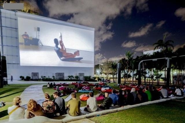 Hội chợ triển lãm Art Basel, tại Bãi biển Miami, Florida, Mỹ