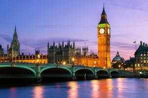 Tháp đồng hồ Big Ben khi lên đèn