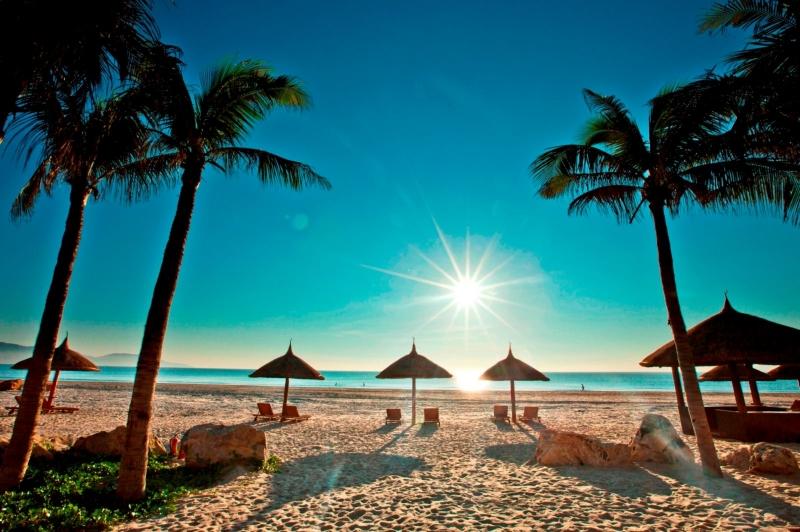 Mùa hè rực rỡ trên bãi biển Nha Trang xinh đẹp