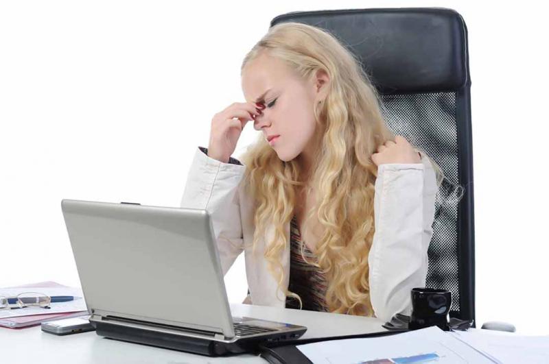 Với những người làm việc quá nhiều với máy tính có dấu hiệu da bị sạm đen, nhăn nheo, thiếu sức sống hơn hẳn so với người khác kể cả là khi họ đã bổ sung thực phẩm tươi và lành mạnh.