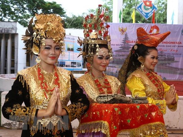 Tìm hiểu văn hóa địa phương