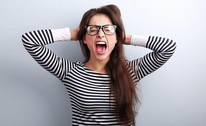 Tóc xơ và dễ gãy rụng