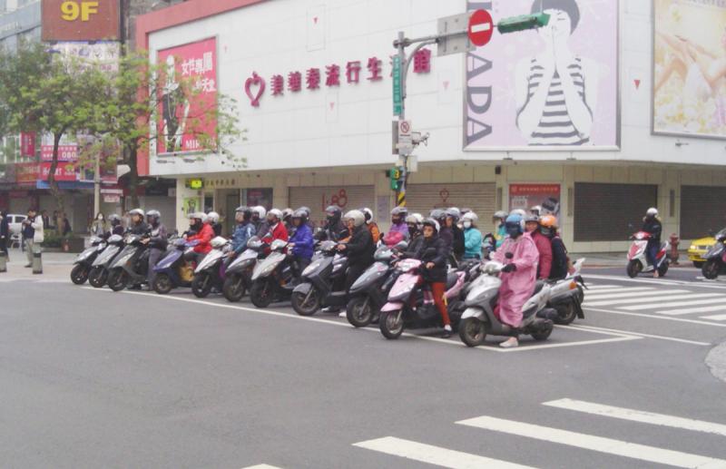Nghiêm chỉnh chấp hành luật lệ giao thông.