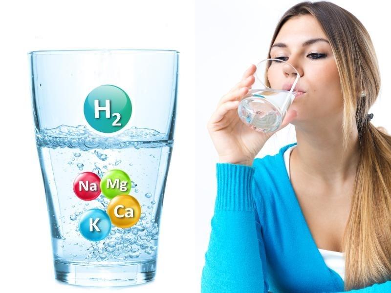 Uống nước để chống táo bón