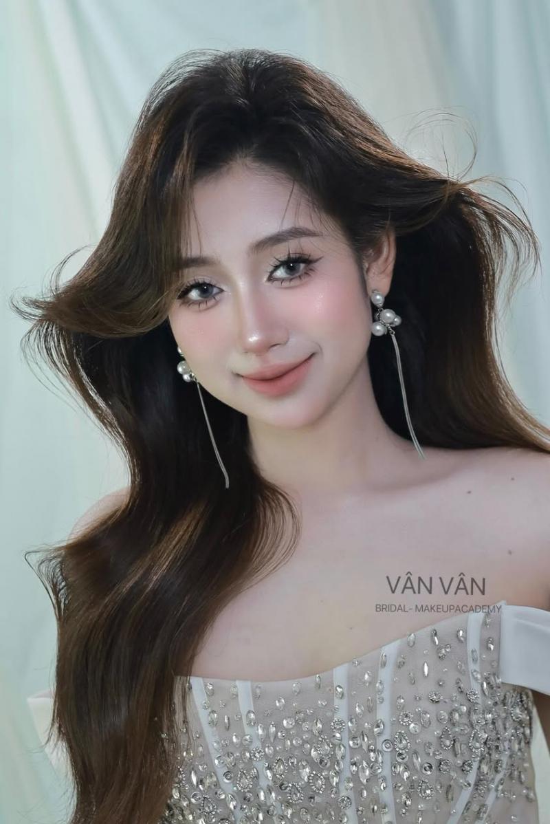 Vân Vân Bridal - Makeup Academy