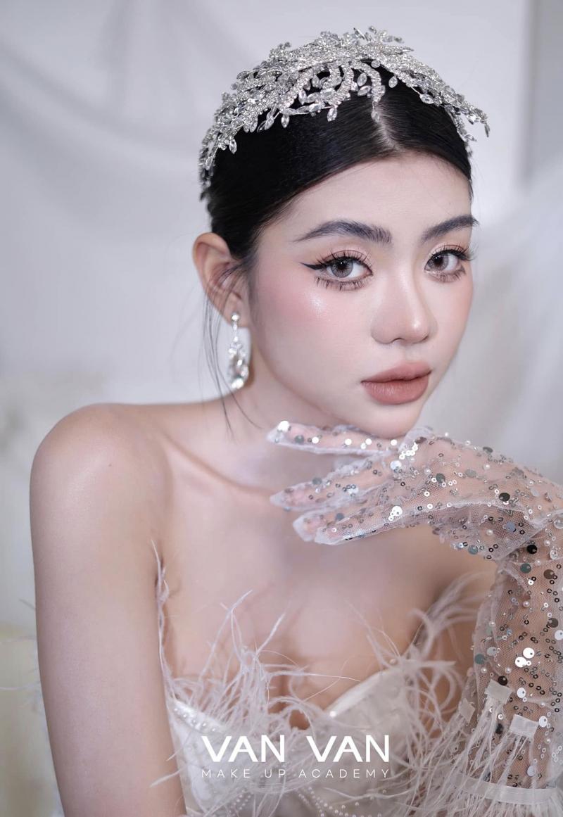 Vân Vân Bridal - Makeup Academy
