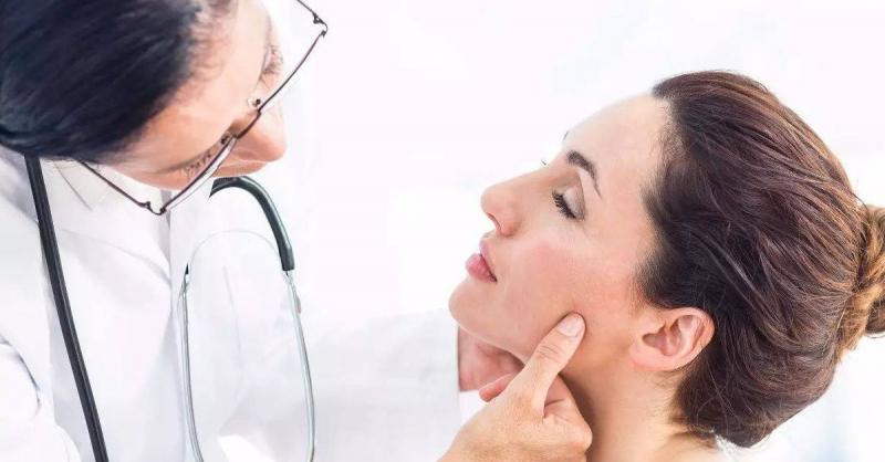 Xin tư vấn của bác sĩ da liễu